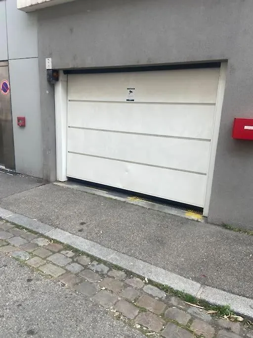 Studio Et Box 2 Arrets Tram Partdieu, 4 Du Groupama Stadium Avec Le Tramway T3 Villeurbanne